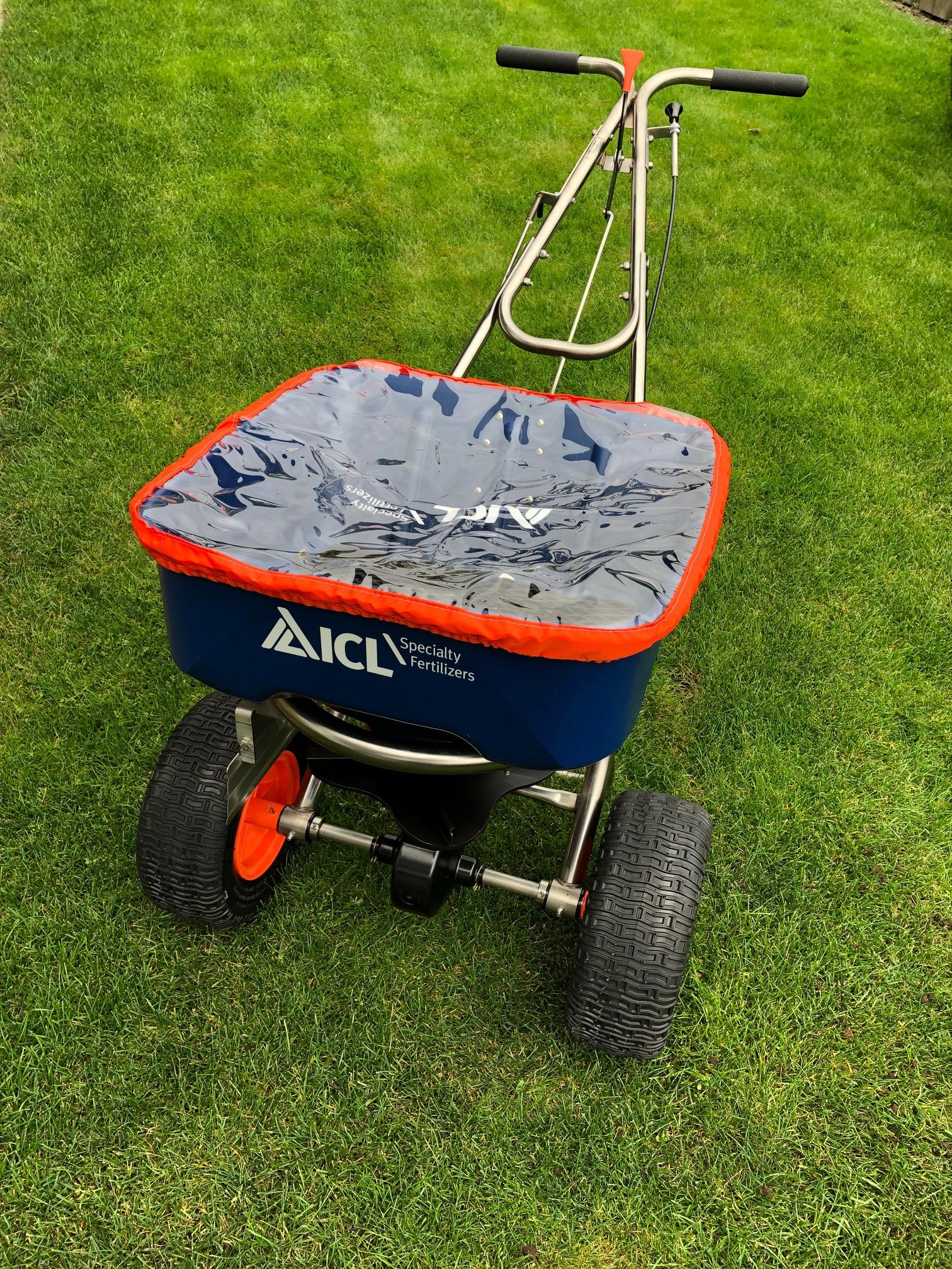 Gödsling av gräsmattan